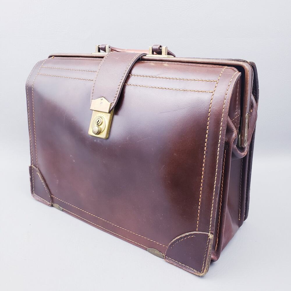 Leatherways Vintage Cowhide Leather Briefcase / Lawyer-Doctor Bag United States